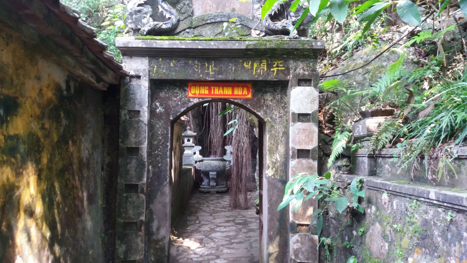 Thay pagoda-Thanh Hoa cave